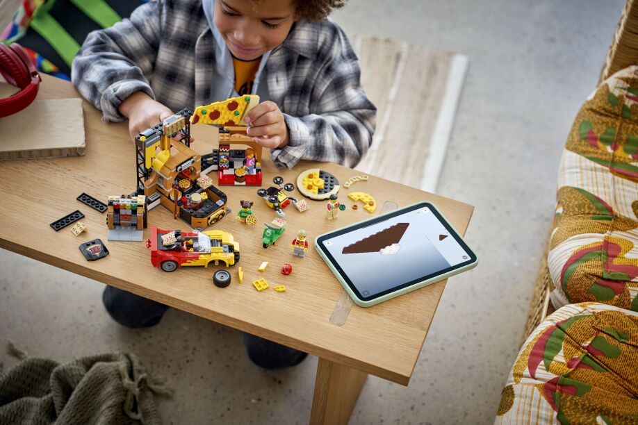 LEGO® City Pizza Delivery Experience With Vehicles (60496) (8)