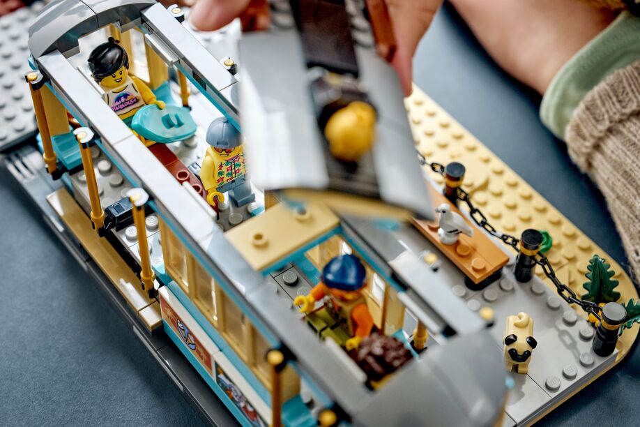 LEGO® City Classic Beach Streetcar (60506) (11)
