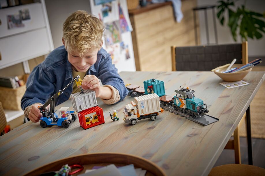 LEGO® City Harbor Freight Train With Crane & Truck (60509) (8)
