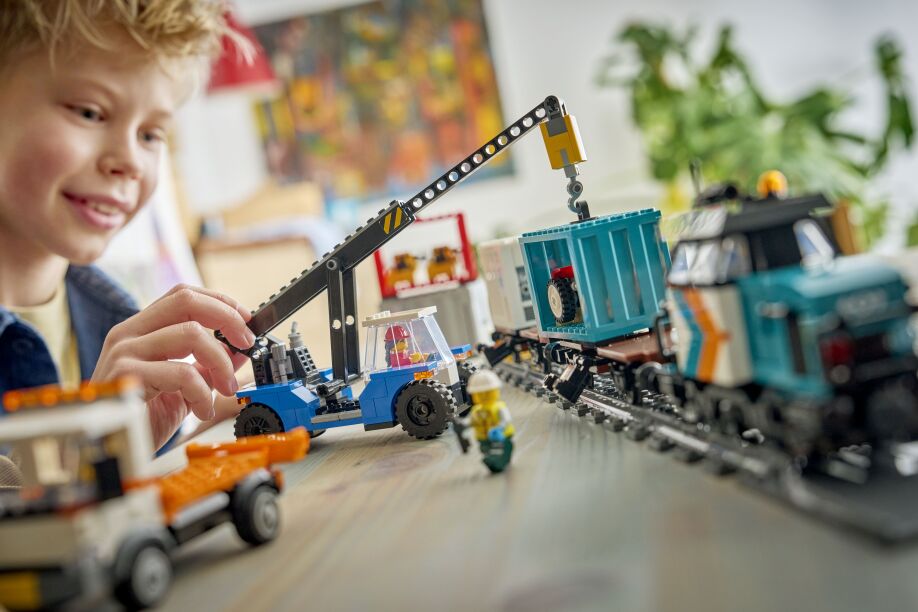 LEGO® City Harbor Freight Train With Crane & Truck (60509) (9)