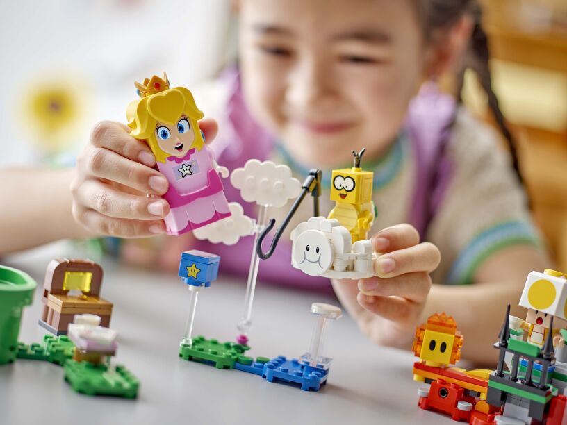LEGO Super Mario Adventures With Interactive Lego Peach (71441) (8)
