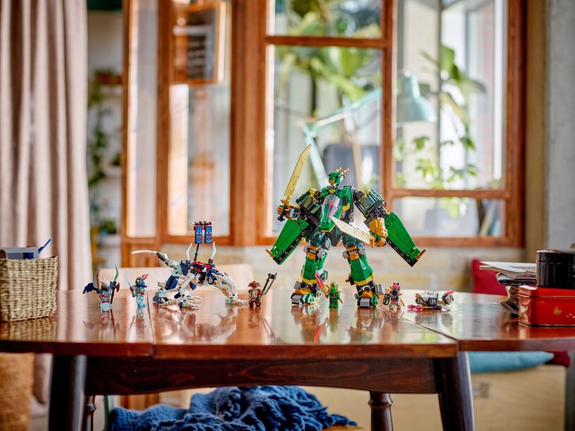 LEGO Ninjago Lloy's Jet Mech (71845) (10)