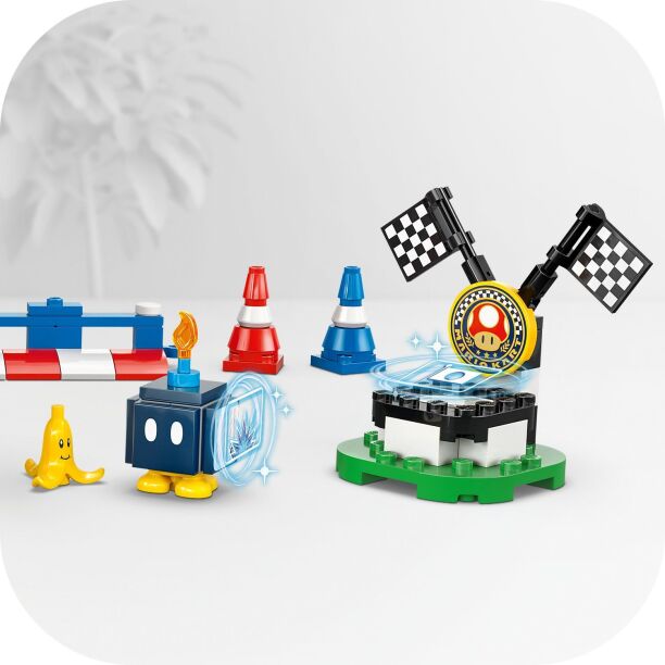 LEGO Super Mario Kart-Interactive Lego Mario & Standard Kart (72043) (3)