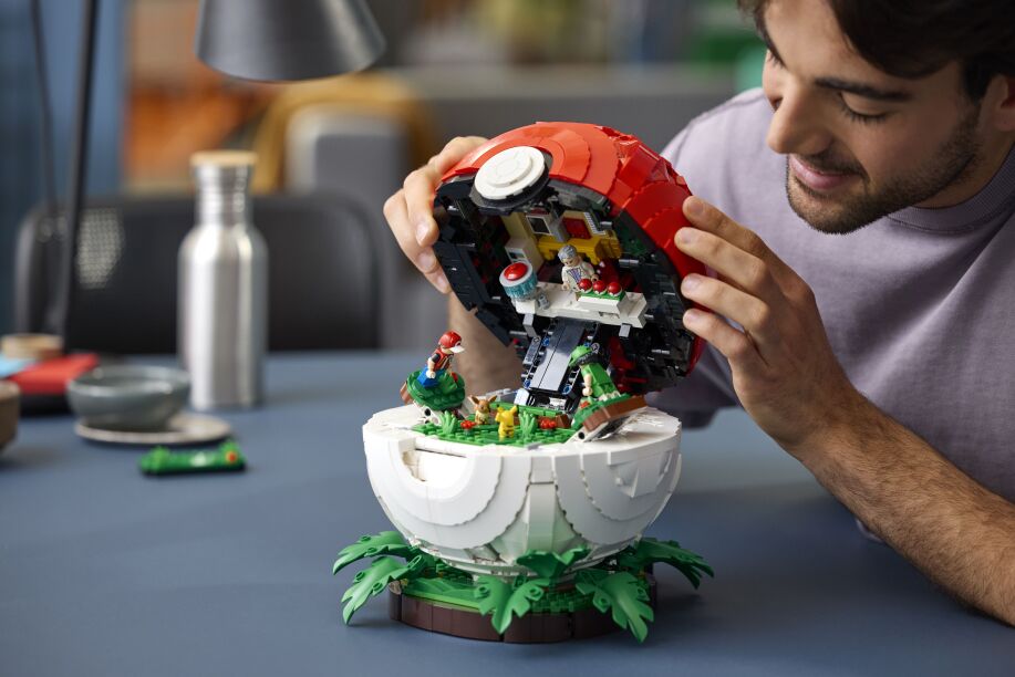 LEGO® Pokemon Iconic Trainer Moments Poke Ball (72154) (8)