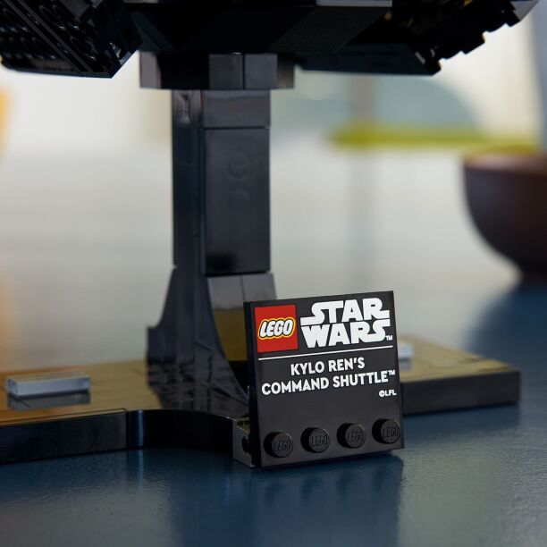 LEGO Star Wars Kaylo Ren's Command Shuttle (75406) (2)