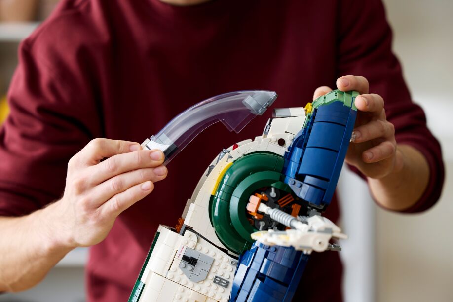 LEGO Star Wars Jango Fett's Firesray Class Starship (75409) (11)