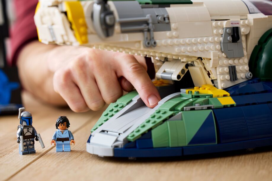 LEGO Star Wars Jango Fett's Firesray Class Starship (75409) (12)