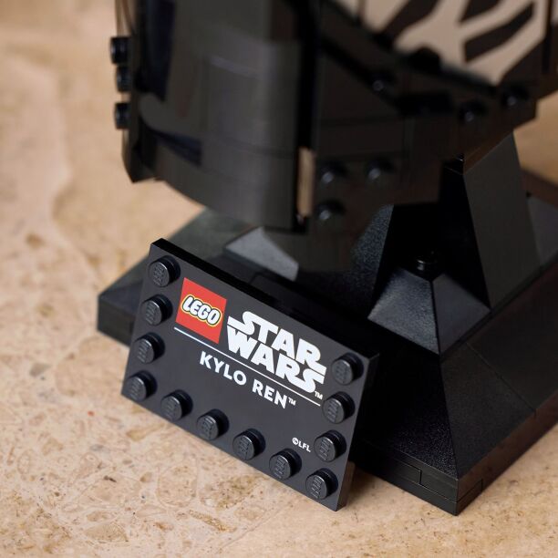 LEGO Star Wars Kaylo Ren Helmet (75415) (2)