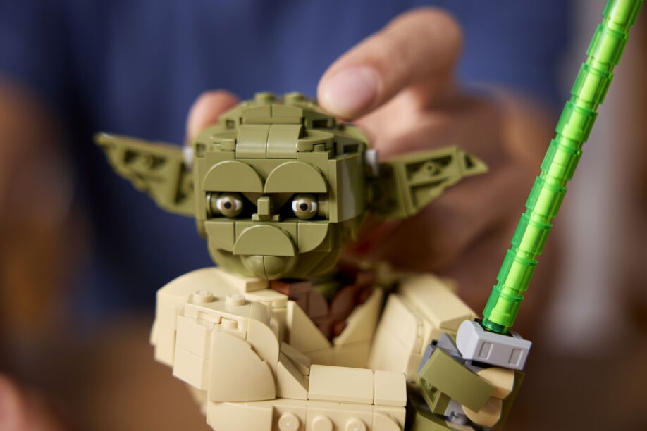 LEGO Star Wars Yoda Bust (75438) (5)