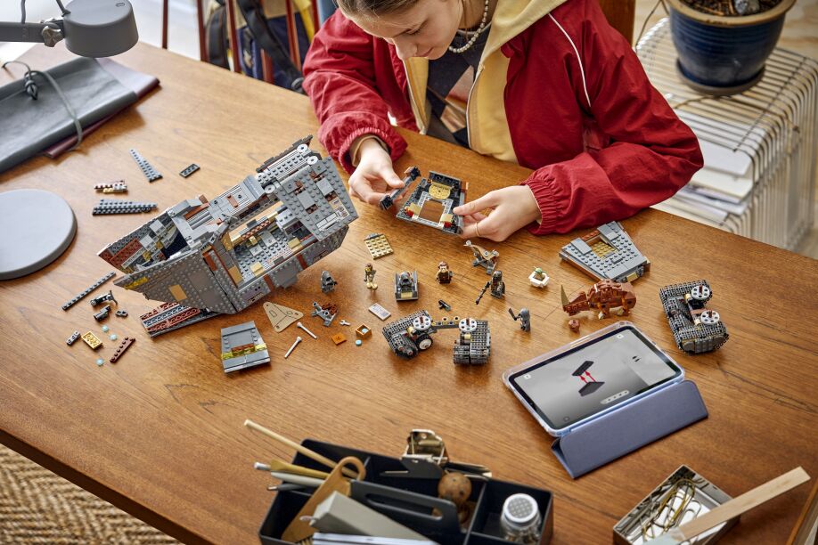 LEGO® Star Wars Offworld Sandcrawler & Mudhorn (75453) (4)