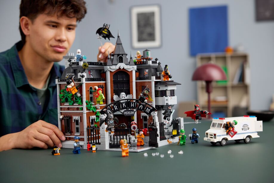 LEGO Super Heroes DC Batman Arkham Asylum (76300) (14)