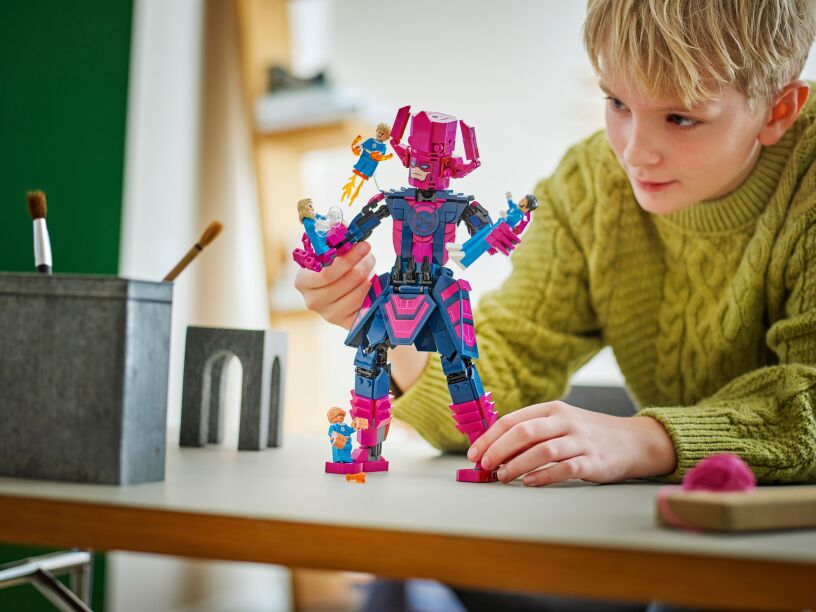 LEGO Super Heroes Fantastic Four vs. Galactus Construction Figure (76316) (9)