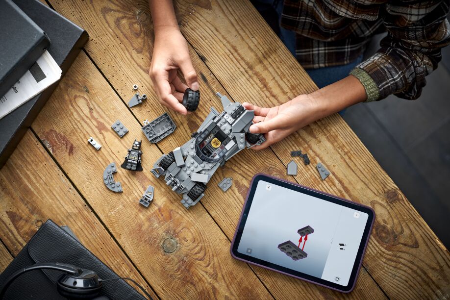 LEGO Super Heroes Batman vs. Superman Batmobile (76331) (2)