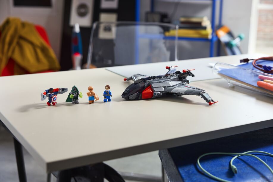 LEGO® Super Heroes Avengers: Doomsday Quinjet (76347) (8)