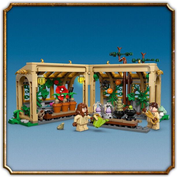 LEGO Harry Potter Hogwarts Castle: Herbology Class (76445) (2)