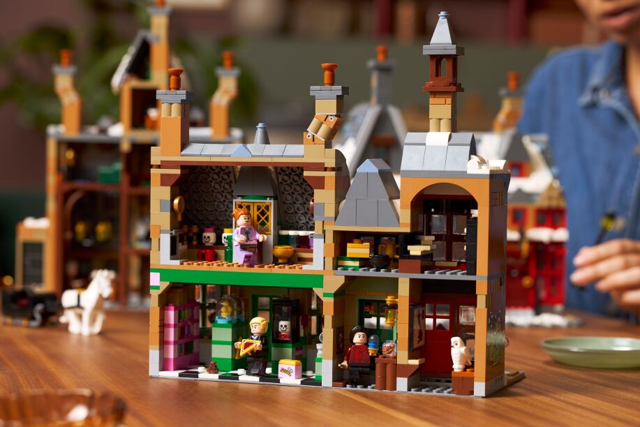 LEGO Harry Potter Hogsmeade Village Collector's Edition (76457) (12)