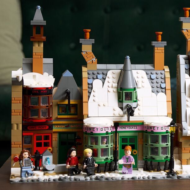 LEGO Harry Potter Hogsmeade Village Collector's Edition (76457) (3)