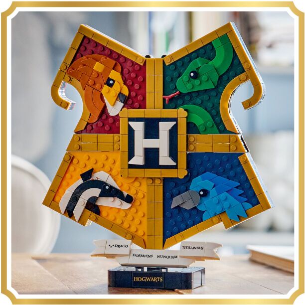 LEGO® Harry Potter Hogwarts House Crest (76462) (4)