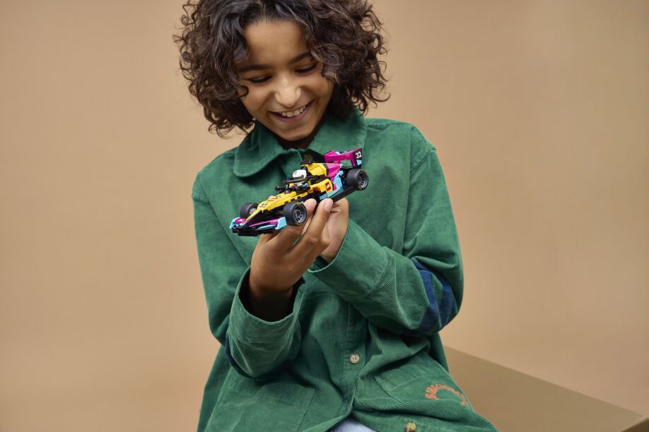 LEGO Speed Champions F1 Academy Lego Race Car (77258) (3)