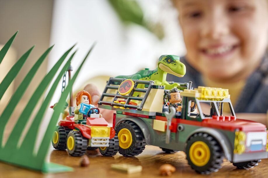 LEGO® Jurassic World Young T.Rex Transport Truck (77978) (6)