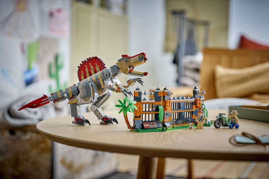LEGO® Jurassic World Spinosaurus Dinosaur Escape (77982) (7)