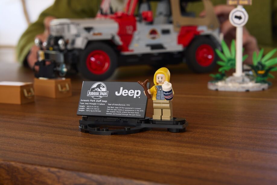 LEGO® Jurassic World Jurassic Jeep Wrangler (77984) (10)